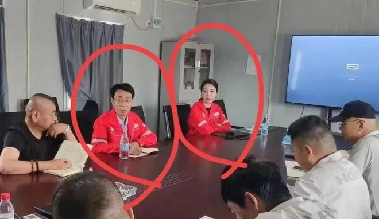 街拍美女曝出石油老总约会小三，大量大尺度照片被曝_黑料正能量