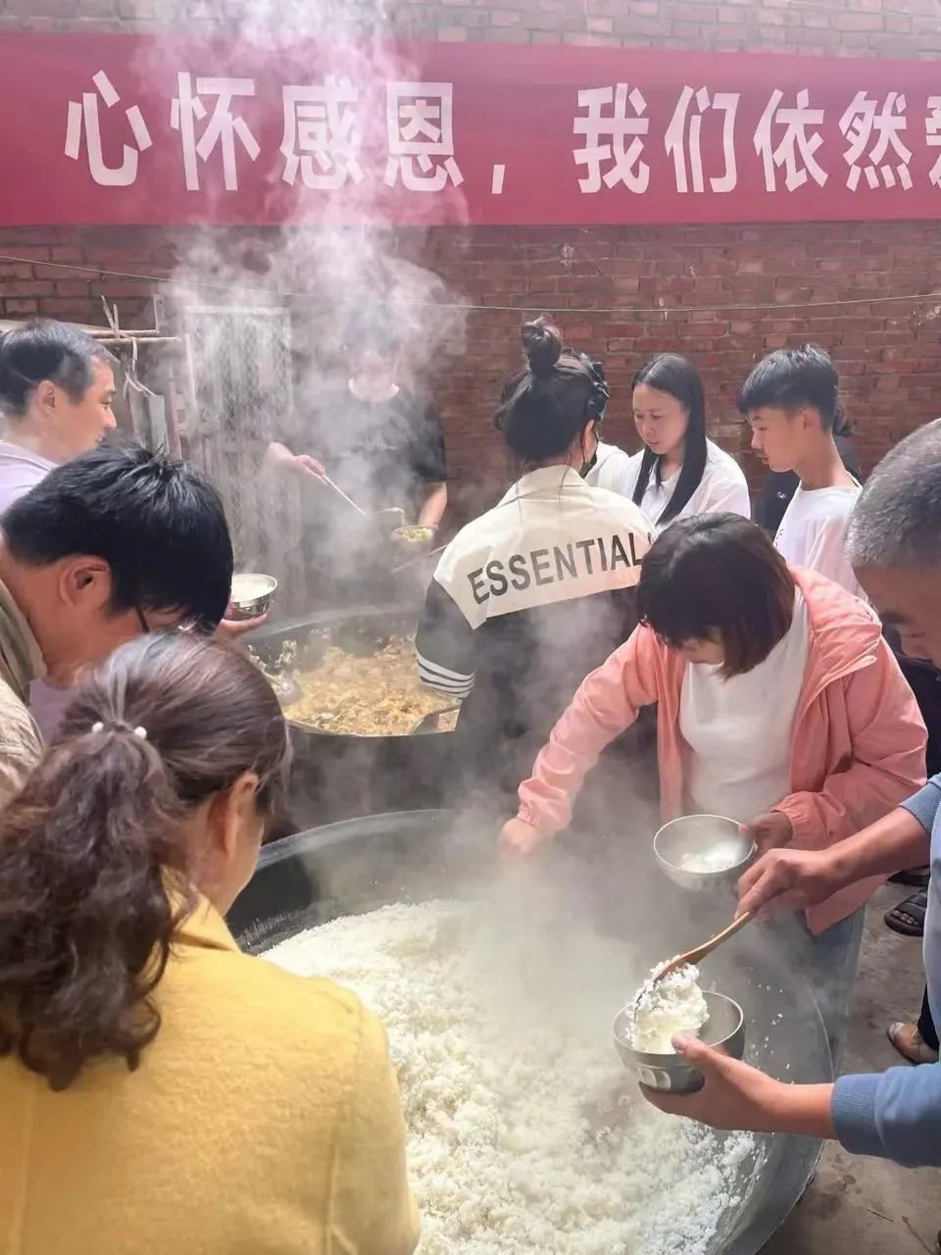 掏鸟者出狱，拉横幅庆祝，16只鸟换10年牢狱？权威判决书揭露真相_黑料正能量